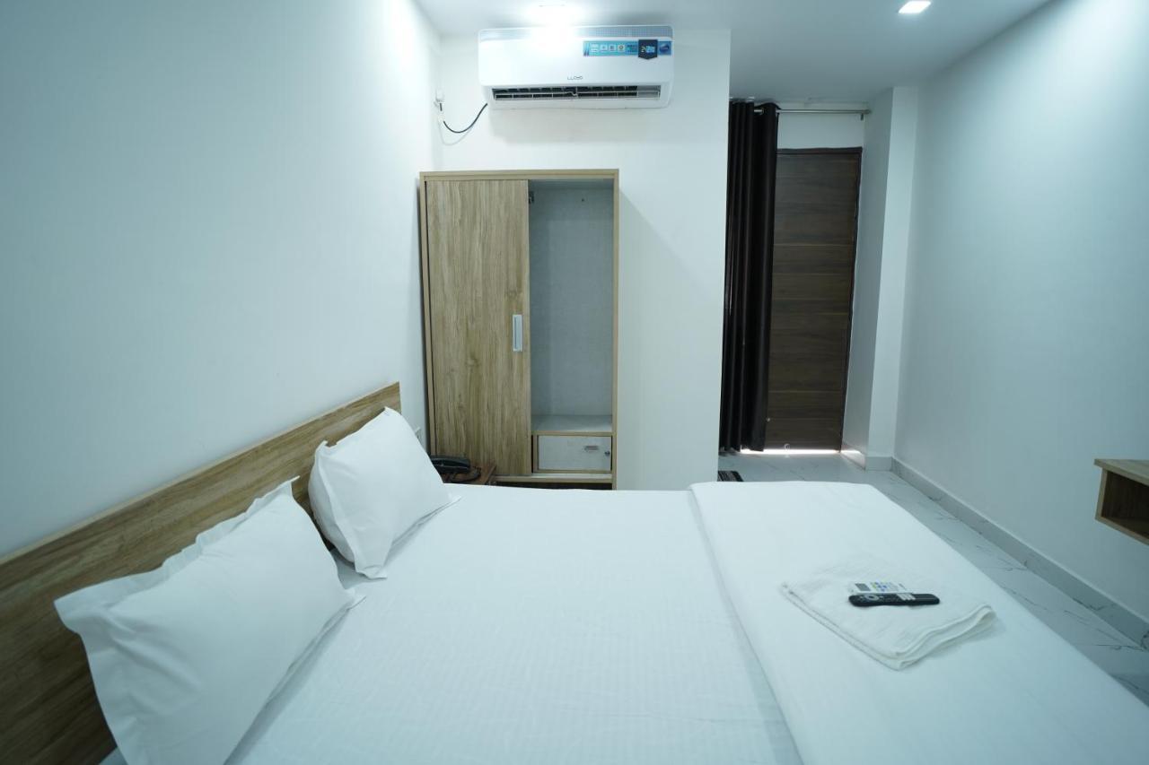 Hotel Silver Crown - Dwarka Sector 23 New Delhi