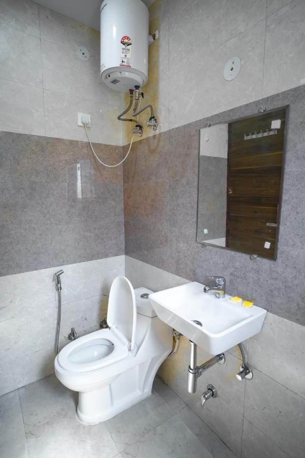 Silver Crown - Dwarka Sector 23 3* New Delhi