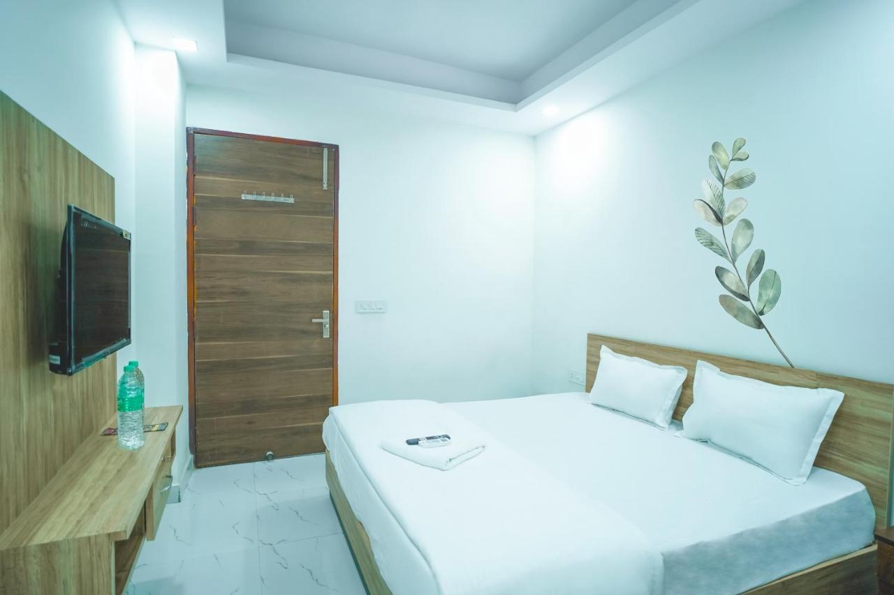 Silver Crown - Dwarka Sector 23 3* New Delhi